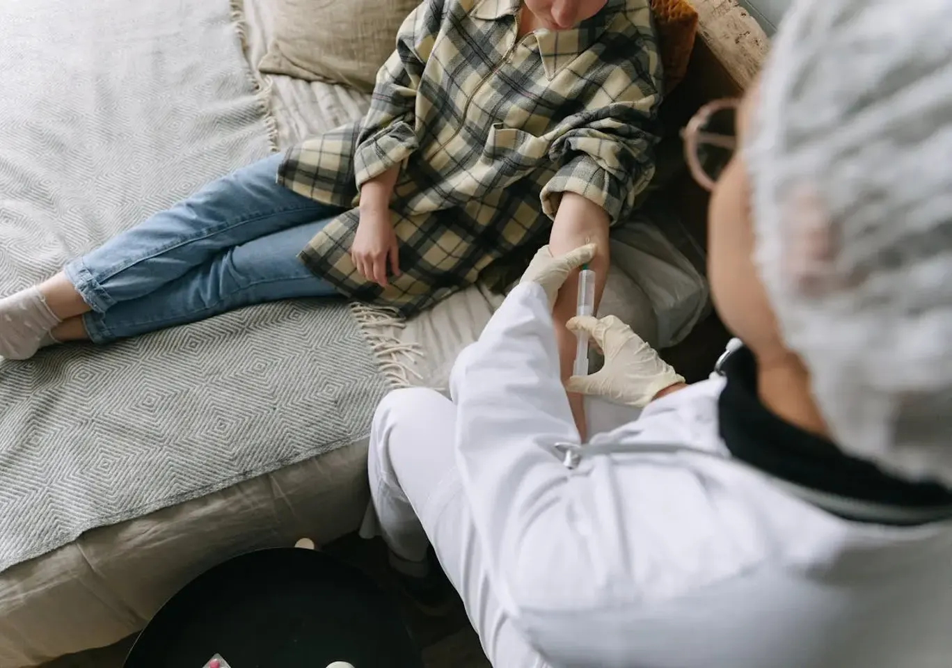 Konsultacja psychiatryczna Kalisz: rozmowa terapeutyczna na kanapie